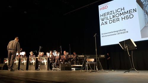 Die Big Band der HSD unter Leitung von Martin Reuthner sorgte für eine feierliche Stimmung.